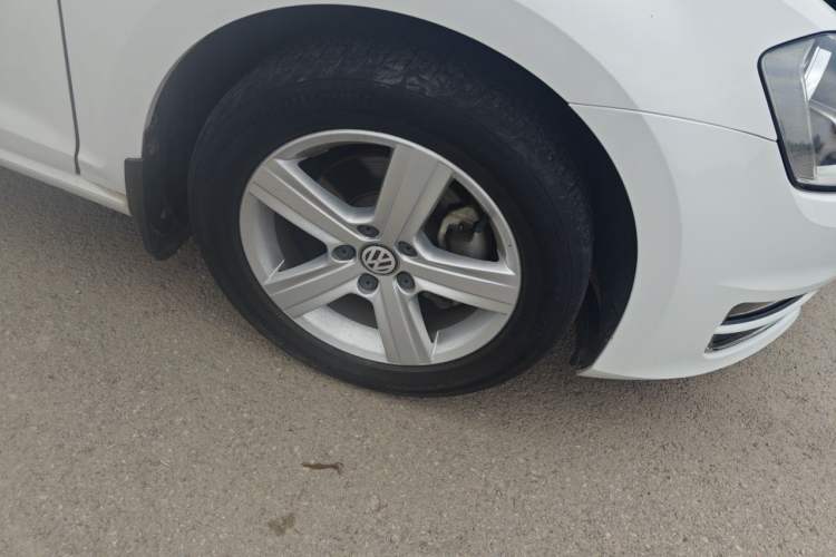 Used Volkswagen Golf 2015 1.4TSI Automatic Luxury Model Right Front Wheel Hub
