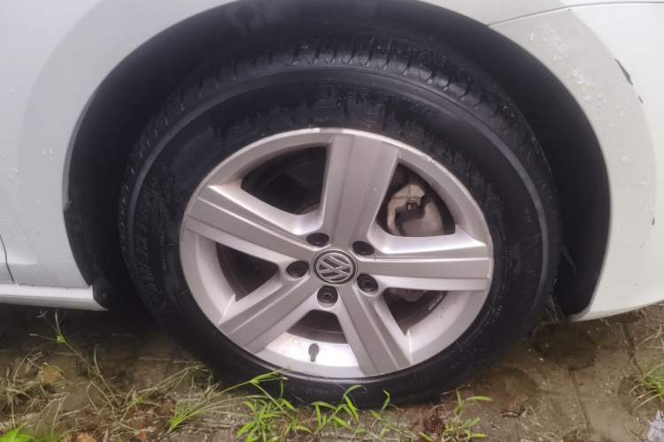 Used Volkswagen Golf 2015 1.4TSI Automatic Comfort Model Right Front Wheel Hub