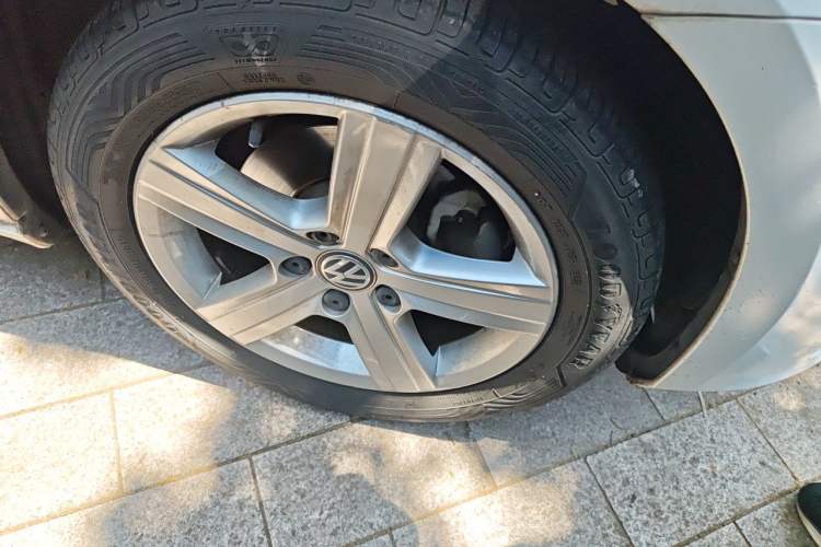 Used Volkswagen Golf 2015 1.4TSI Automatic Comfort Model Right Front Wheel Hub