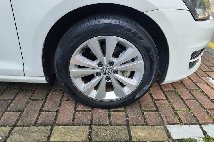 Used Volkswagen Golf 2015 1.4TSI Comfort Travel Edition Right Front Wheel Hub