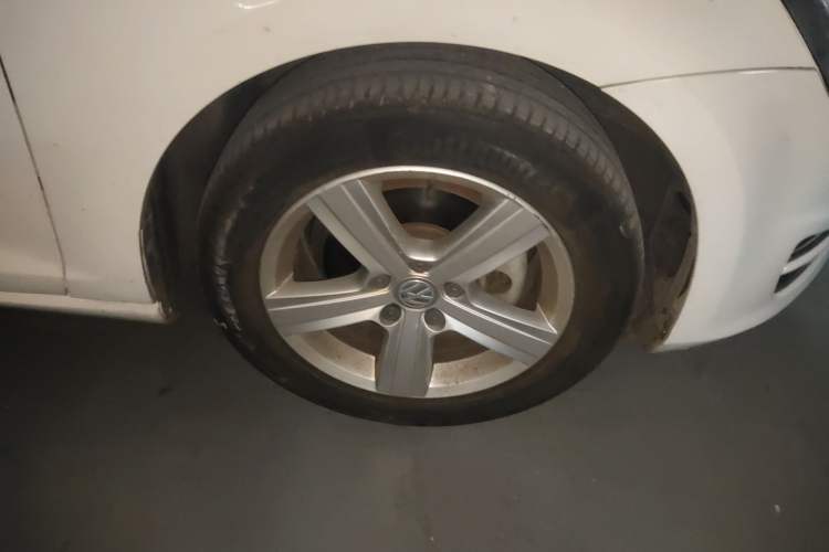 Used Volkswagen Golf 2015 1.4TSI Manual Comfort Model Right Front Wheel Hub
