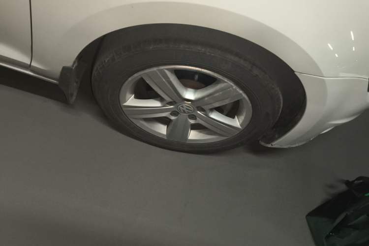 Used Volkswagen Golf 2015 1.4TSI Automatic Comfort Model Right Front Wheel Hub