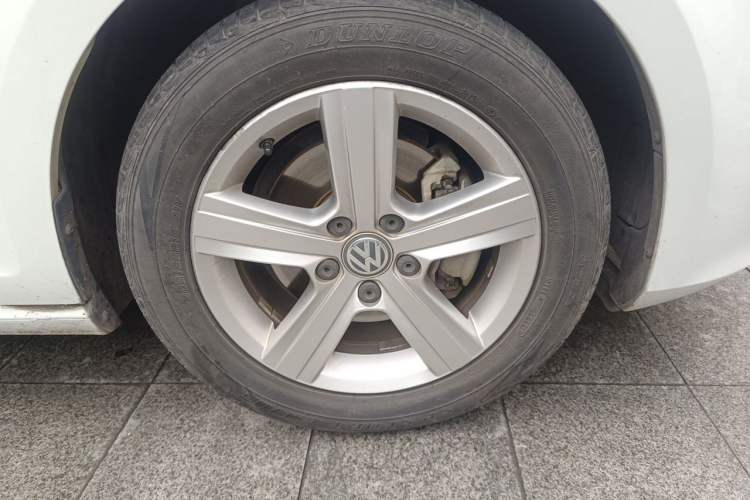 Used Volkswagen Golf 2015 1.6L Automatic Comfort Model Right Front Wheel Hub