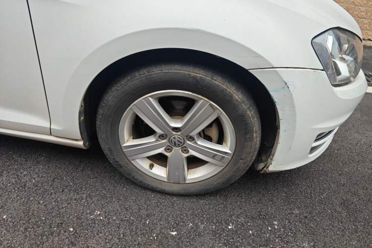 Used Volkswagen Golf 2015 1.6L Automatic Comfort Model Right Front Wheel Hub