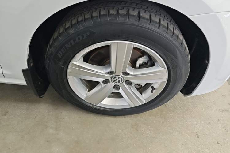 Used Volkswagen Golf 2015 1.6L Automatic Comfort Model Right Front Wheel Hub