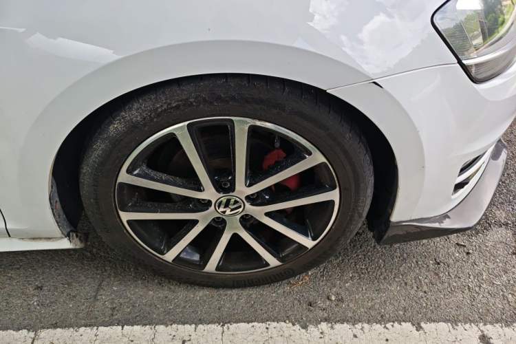 Used Volkswagen Golf 2015 1.4TSI Automatic Flagship Model Right Front Wheel Hub