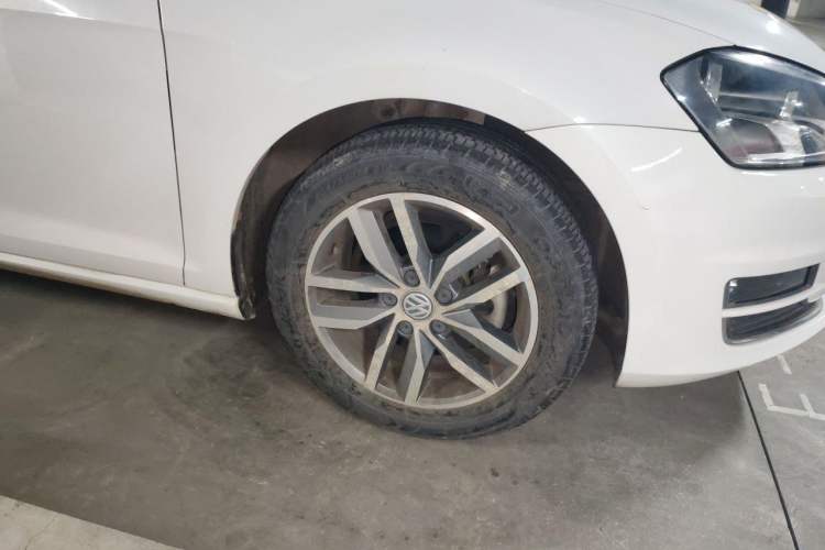 Used Volkswagen Golf 2015 1.4TSI Automatic Luxury Model Right Front Wheel Hub