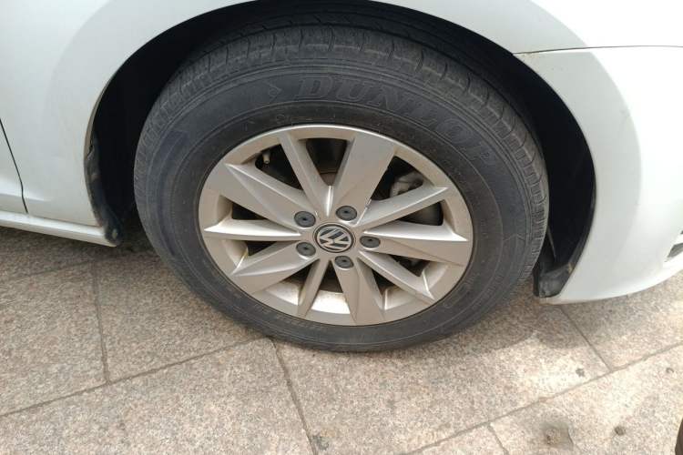 Used Volkswagen Golf 2015 1.6L Automatic Fashion Model Right Front Wheel Hub
