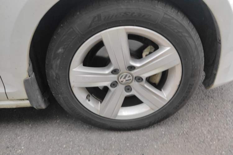 Used Volkswagen Golf 2015 1.4TSI Automatic Comfort Model Right Front Wheel Hub