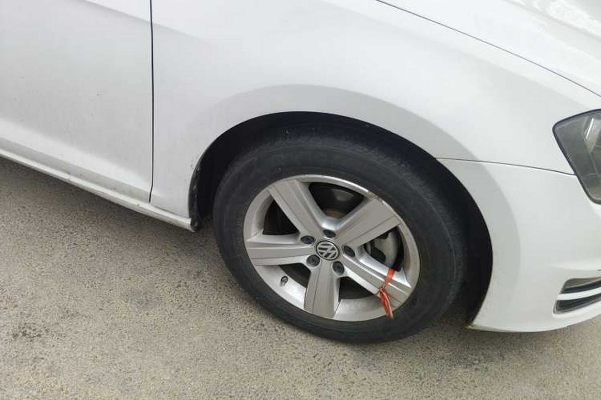 Used Volkswagen Golf 2015 1.6L Automatic Fashion Model Right Front Wheel Hub