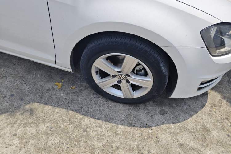 Used Volkswagen Golf 2015 1.6L Automatic Fashion Model Right Front Wheel Hub