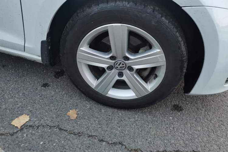 Used Volkswagen Golf 2015 1.4TSI Automatic Comfort Model Right Front Wheel Hub