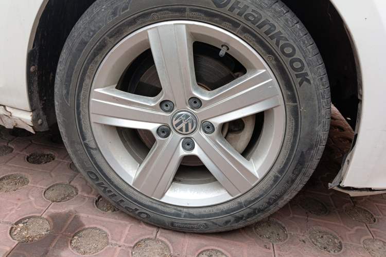 Used Volkswagen Golf 2015 1.6L Automatic Comfort Model Right Front Wheel Hub