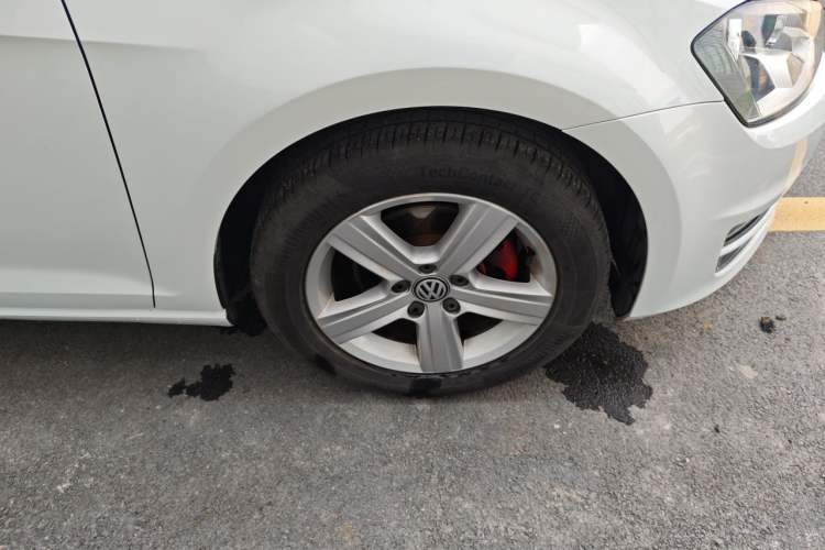 Used Volkswagen Golf 2015 1.4TSI Manual Comfort Model Right Front Wheel Hub