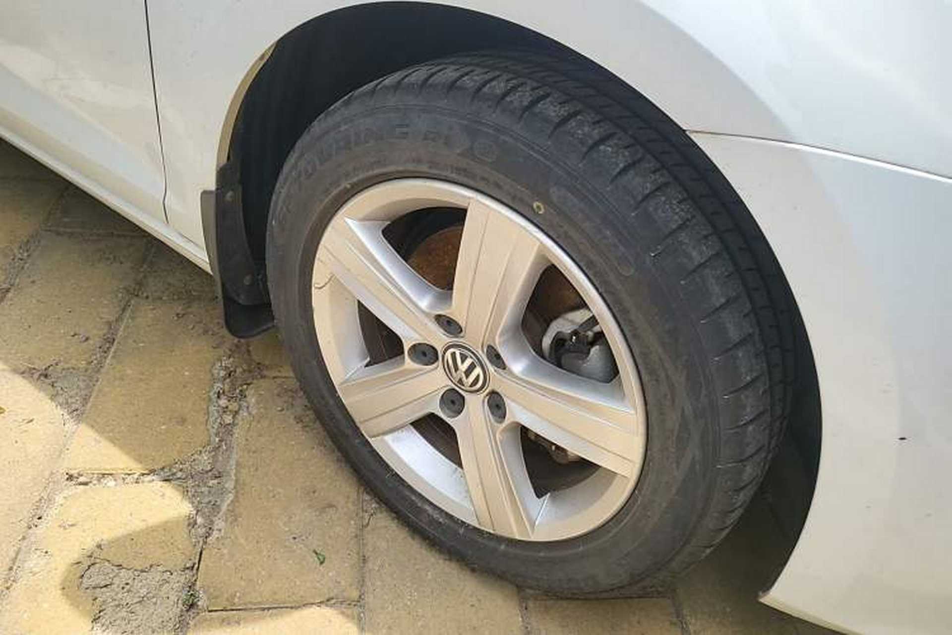 Used Volkswagen Golf 2015 1.4TSI Automatic Comfort Model Right Front Wheel Hub