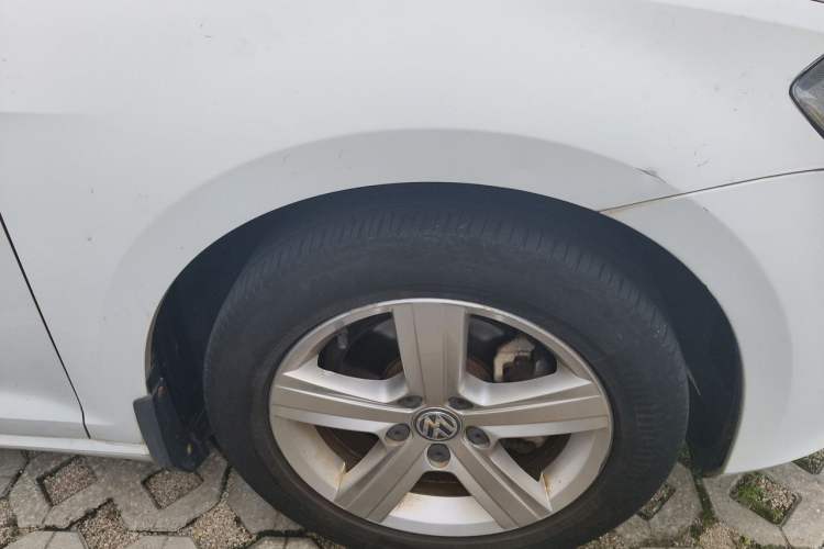 Used Volkswagen Golf 2015 1.6L Automatic Comfort Model Right Front Wheel Hub