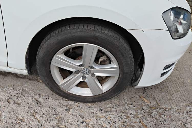 Used Volkswagen Golf 2015 1.4TSI Automatic Comfort Model Right Front Wheel Hub