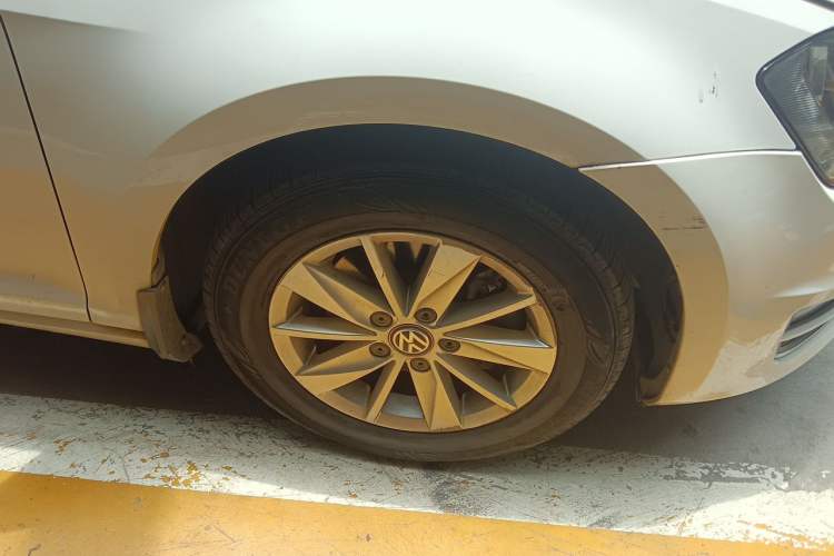 Used Volkswagen Golf 2015 1.6L Manual Fashion Edition Right Front Wheel Hub