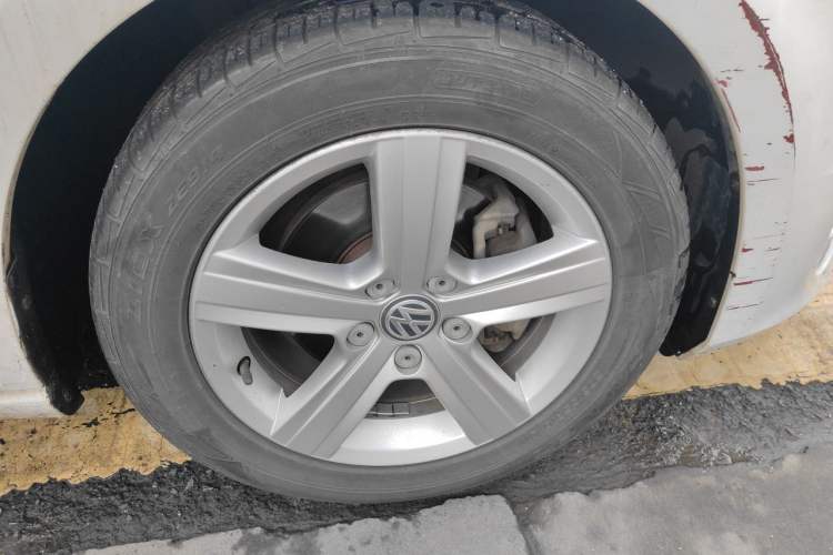 Used Volkswagen Golf 2015 1.4TSI Automatic Comfort Model Right Front Wheel Hub