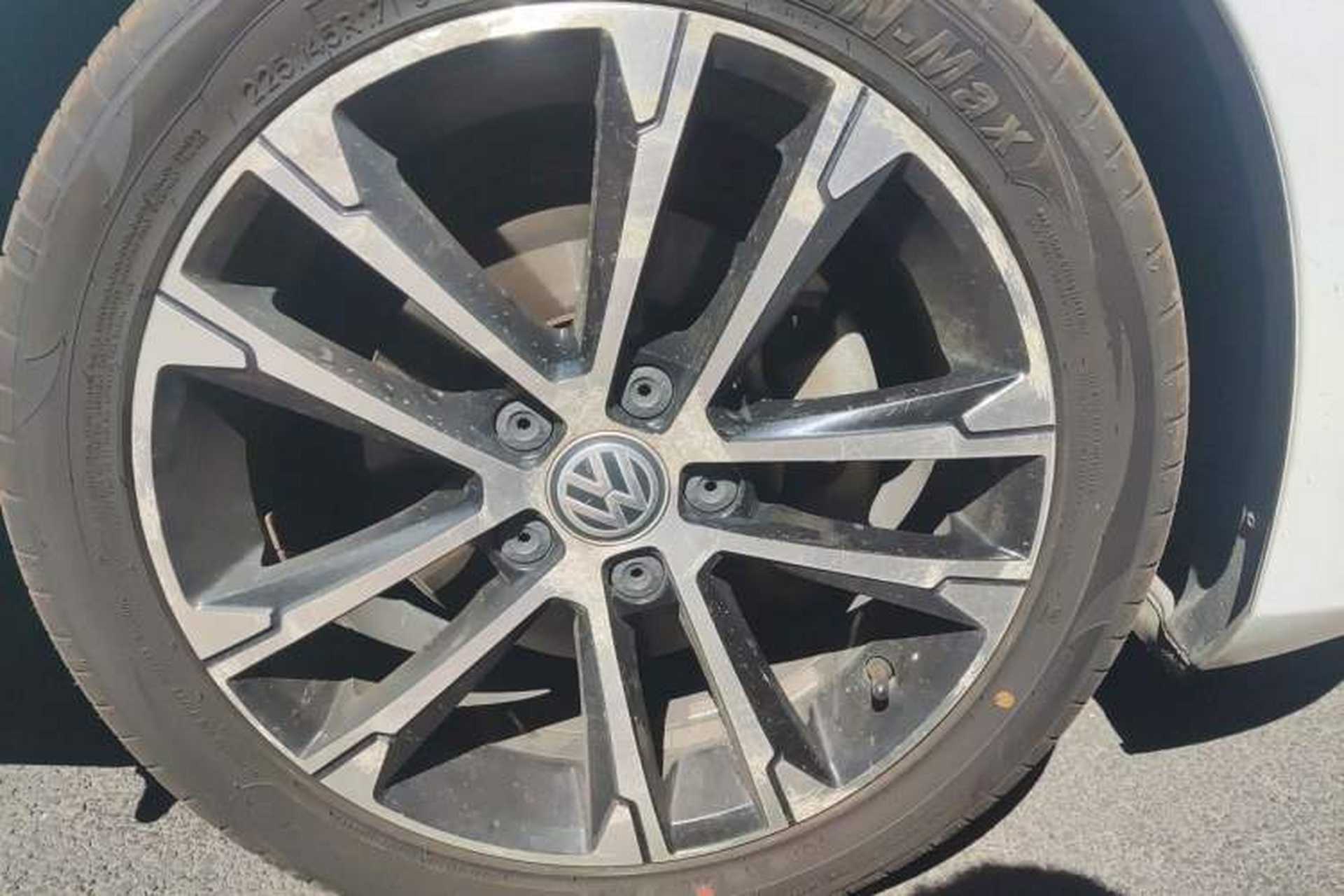 Used Volkswagen Golf 2015 1.4TSI Automatic Comfort Model Right Front Wheel Hub