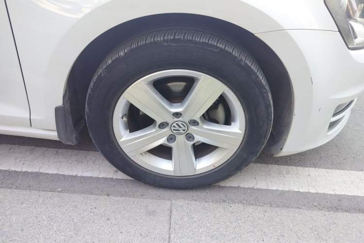 Used Volkswagen Golf 2015 1.4TSI Automatic Comfort Model Right Front Wheel Hub