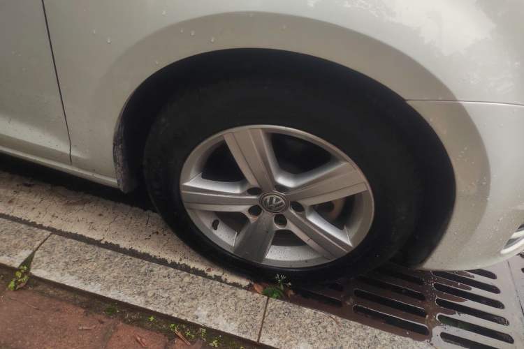 Used Volkswagen Golf 2015 1.4TSI Automatic Comfort Model Right Front Wheel Hub