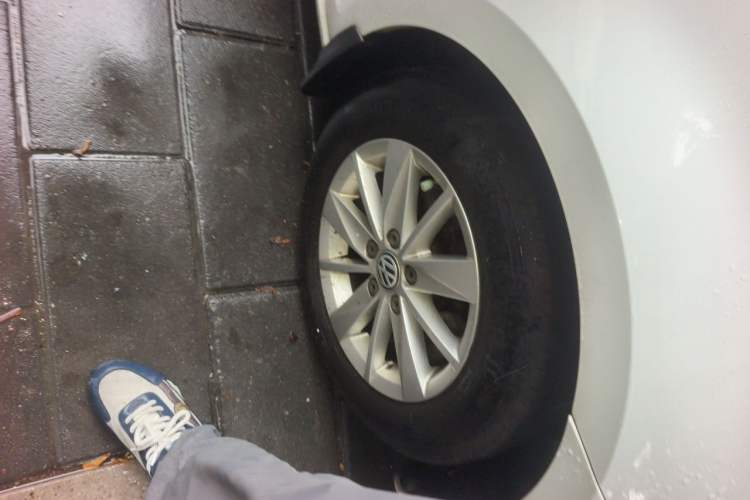 Used Volkswagen Golf 2015 1.6L Automatic Fashion Model Right Front Wheel Hub