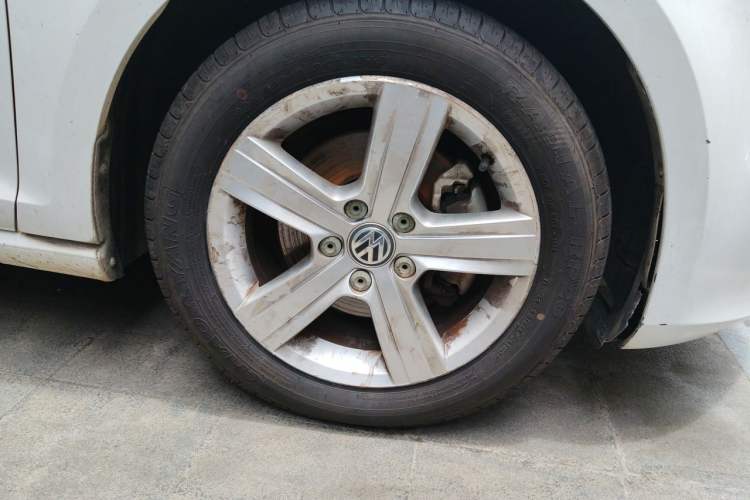 Used Volkswagen Golf 2015 1.6L Automatic Comfort Model Right Front Wheel Hub