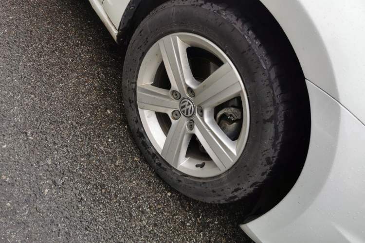 Used Volkswagen Golf 2015 1.4TSI Automatic Comfort Model Right Front Wheel Hub