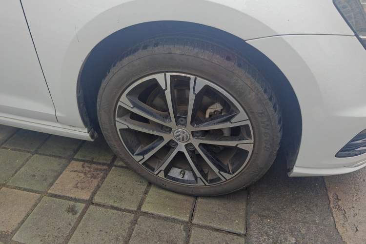Used Volkswagen Golf 2015 1.4TSI Automatic R-Line Right Front Wheel Hub