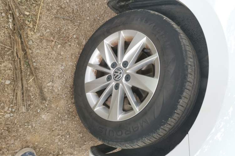 Used Volkswagen Golf 2015 1.6L Automatic Fashion Model Right Front Wheel Hub