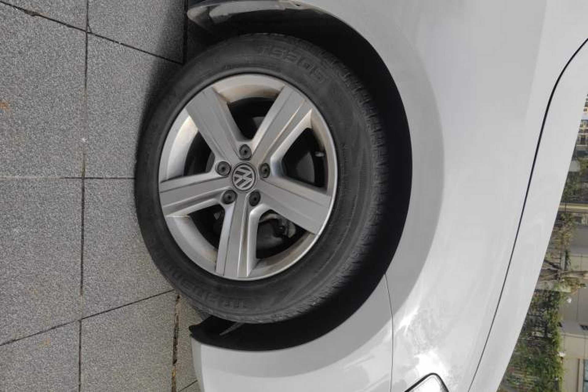 Used Volkswagen Golf 2015 1.6L Automatic Comfort Model Right Front Wheel Hub