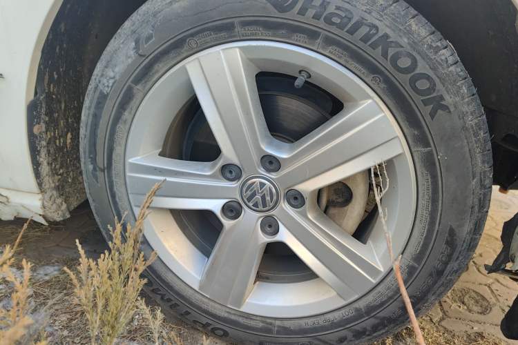 Used Volkswagen Golf 2015 1.6L Automatic Comfort Model Right Front Wheel Hub