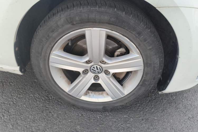 Used Volkswagen Golf 2015 1.4TSI Automatic Luxury Model Right Front Wheel Hub
