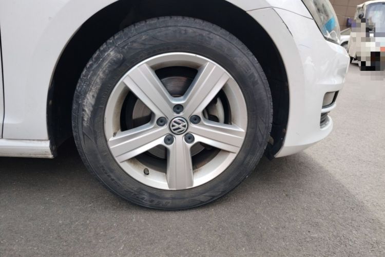 Used Volkswagen Golf 2015 1.6L Automatic Comfort Model Right Front Wheel Hub