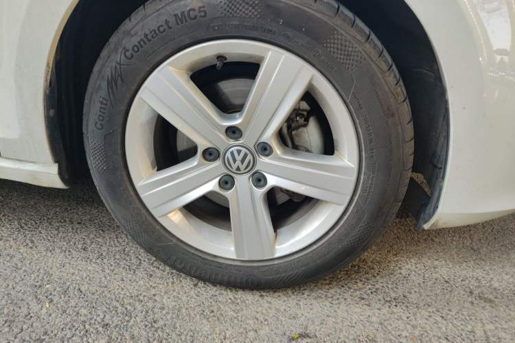 Used Volkswagen Golf 2015 1.4TSI Automatic Comfort Model Right Front Wheel Hub