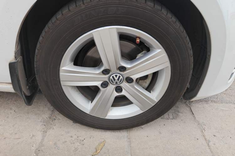Used Volkswagen Golf 2015 1.4TSI Manual Comfort Model Right Front Wheel Hub