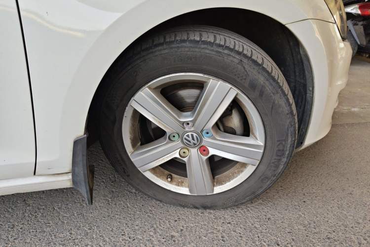 Used Volkswagen Golf 2015 1.4TSI Automatic Comfort Model Right Front Wheel Hub