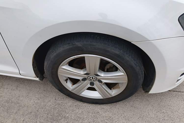 Used Volkswagen Golf 2015 1.6L Automatic Comfort Model Right Front Wheel Hub