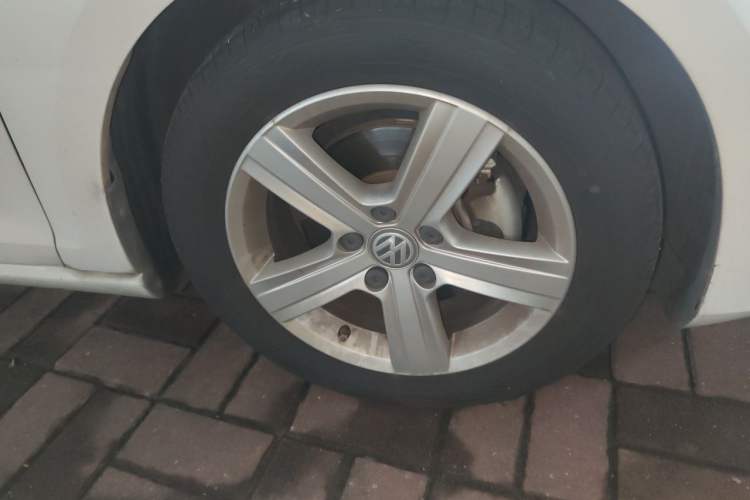 Used Volkswagen Golf 2015 1.4TSI Automatic Luxury Model Right Front Wheel Hub