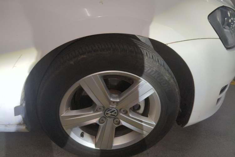 Used Volkswagen Golf 2015 1.6L Automatic Comfort Model Right Front Wheel Hub