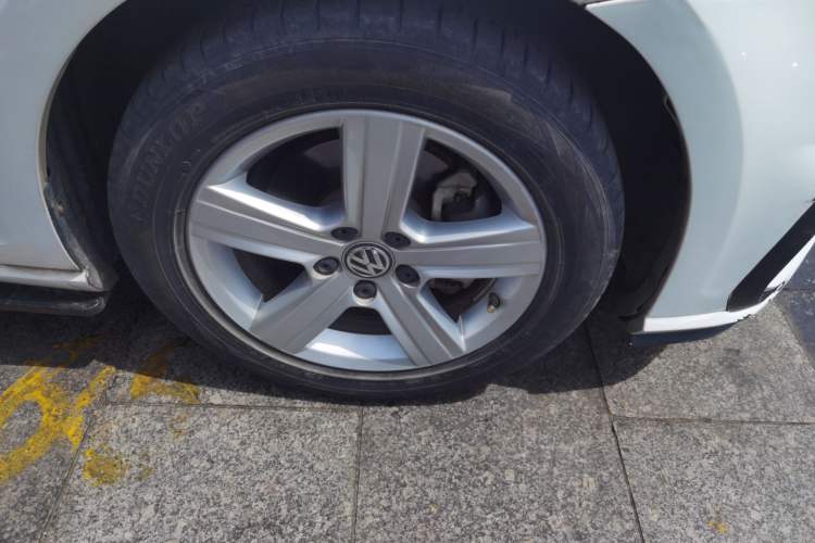 Used Volkswagen Golf 2015 1.4TSI Automatic Comfort Model Right Front Wheel Hub