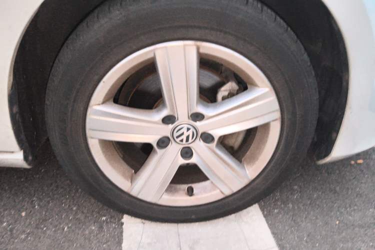Used Volkswagen Golf 2015 1.4TSI Automatic Comfort Model Right Front Wheel Hub