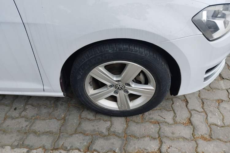 Used Volkswagen Golf 2015 1.6L Automatic Comfort Model Right Front Wheel Hub