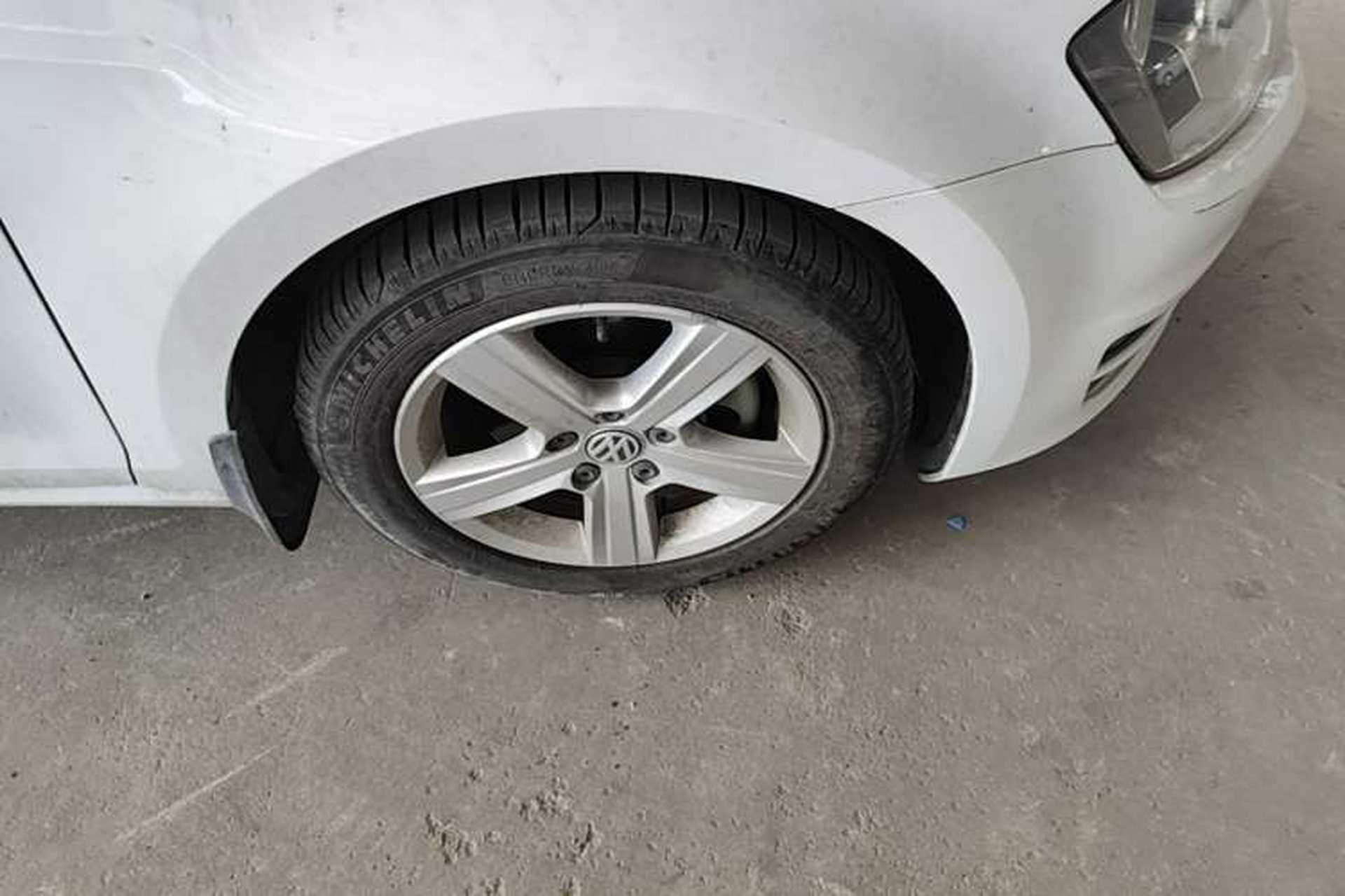 Used Volkswagen Golf 2015 1.4TSI Automatic Comfort Model Right Front Wheel Hub