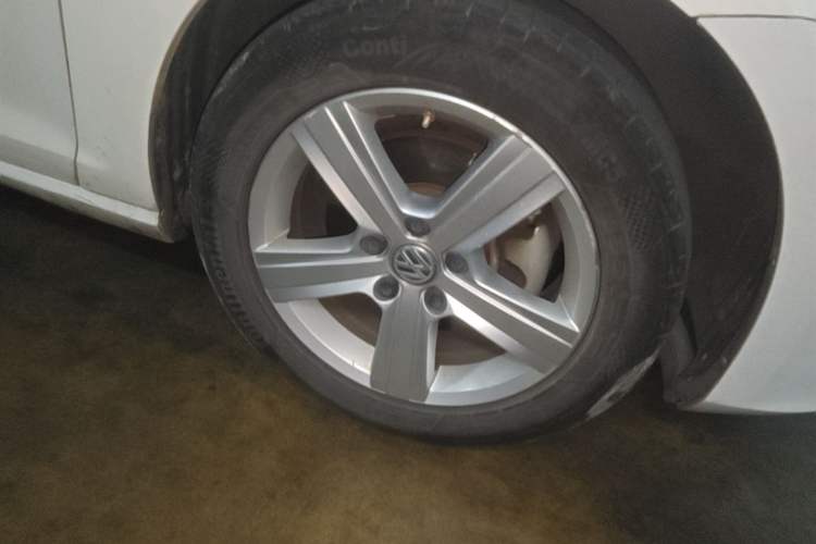 Used Volkswagen Golf 2015 1.4TSI Automatic Comfort Model Right Front Wheel Hub