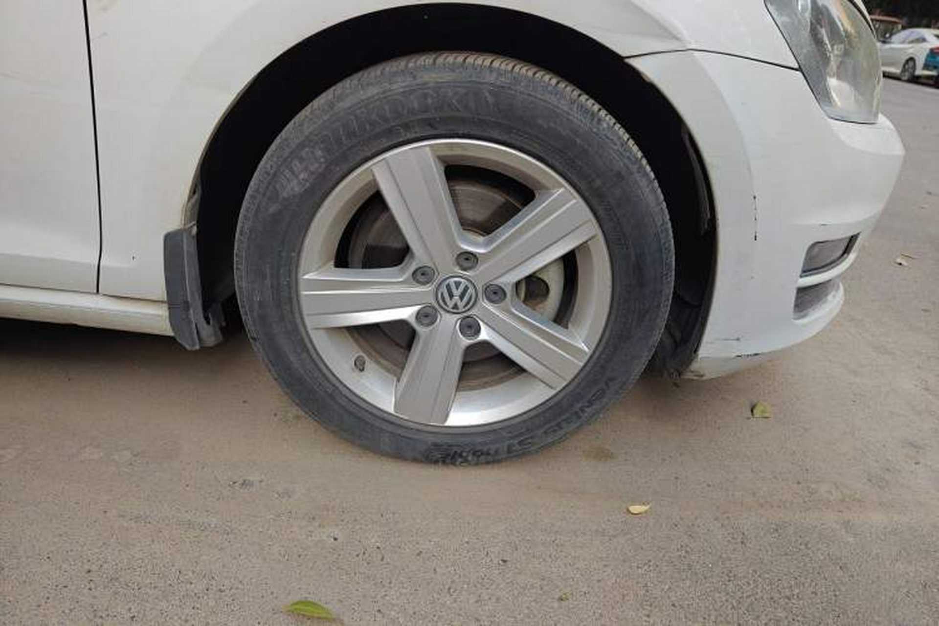 Used Volkswagen Golf 2015 1.4TSI Automatic Comfort Model Right Front Wheel Hub