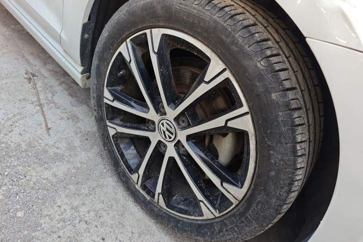 Used Volkswagen Golf 2015 1.4TSI Manual R-Line Right Front Wheel Hub