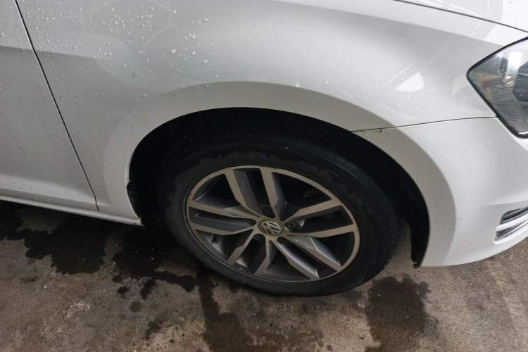 Used Volkswagen Golf 2015 1.4TSI Automatic Luxury Model Right Front Wheel Hub