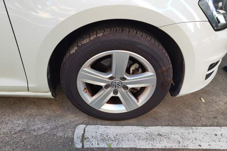 Used Volkswagen Golf 2015 1.4TSI Automatic Luxury Model Right Front Wheel Hub